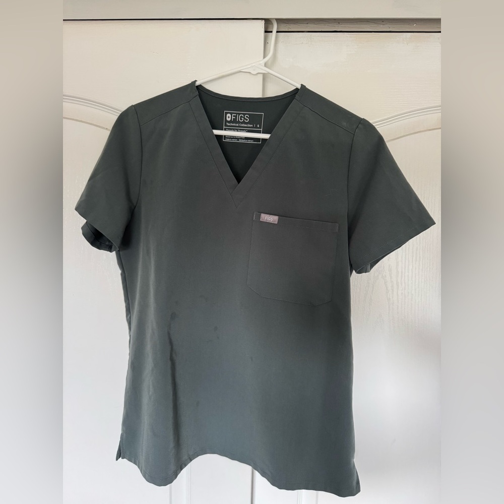 FIGS Catarina one pocket scrub top  - Size Small
